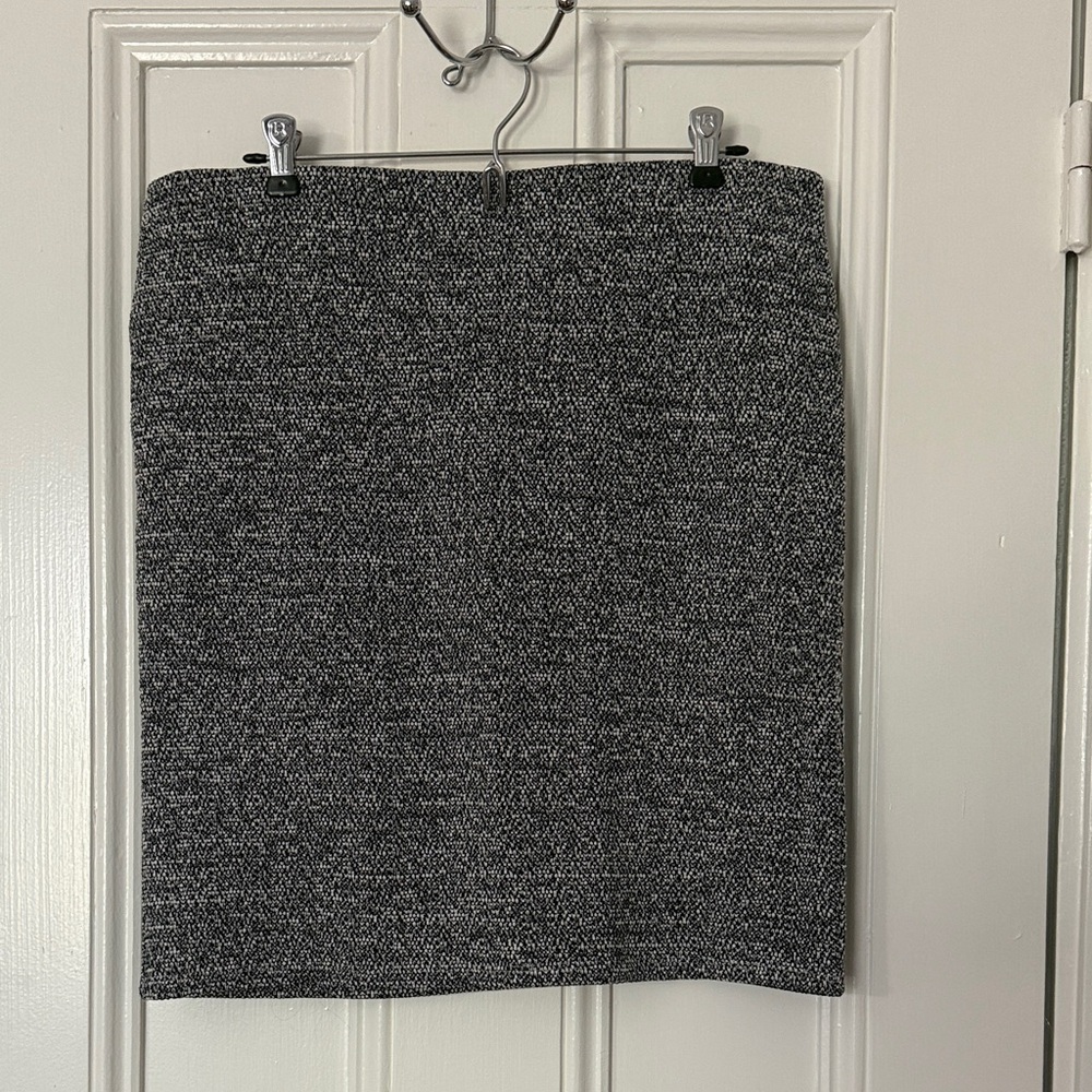 Classic Women’s black and white skirt